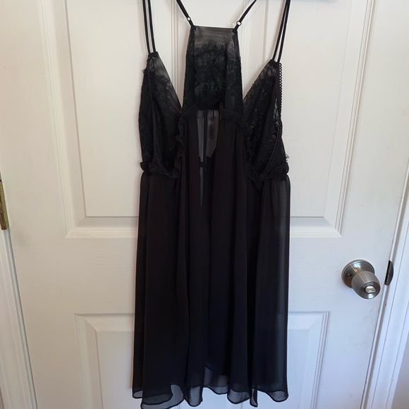 Lingerie - Picture 2 of 6